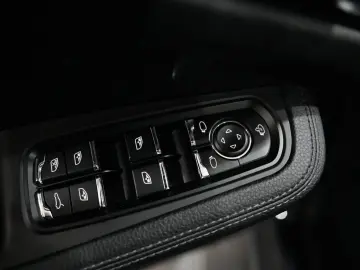 PORSCHE Macan PDK SPORT-CHRONO BOSE PANO 21 LM PDLS  1HD