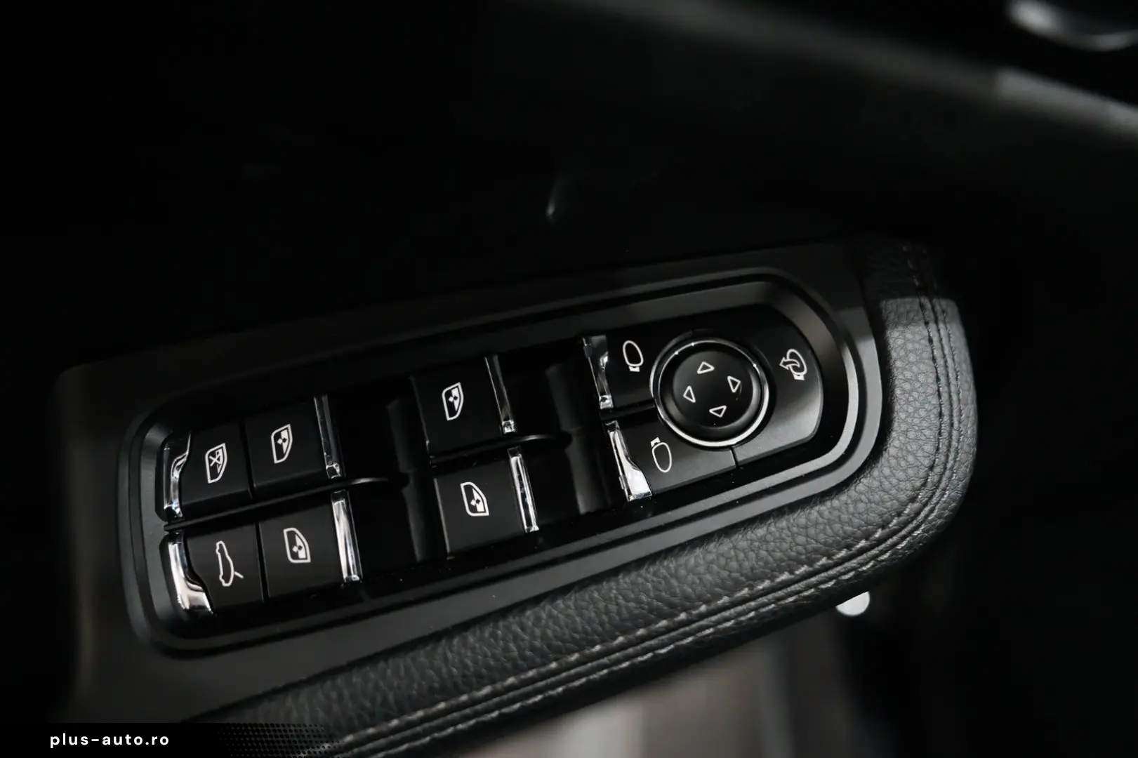 PORSCHE Macan PDK SPORT-CHRONO BOSE PANO 21 LM PDLS  1HD