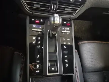 PORSCHE Macan SportChronoPaket Panorama 21 LM