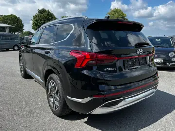 HYUNDAI Santa Fe Signature Plug-In Hybrid 4WD