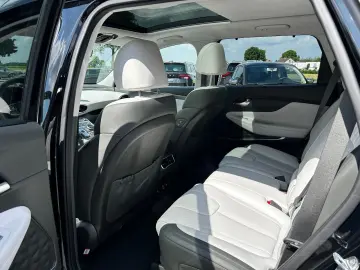 HYUNDAI Santa Fe Signature Plug-In Hybrid 4WD