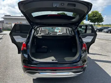 HYUNDAI Santa Fe Signature Plug-In Hybrid 4WD