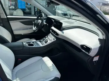 HYUNDAI Santa Fe Signature Plug-In Hybrid 4WD