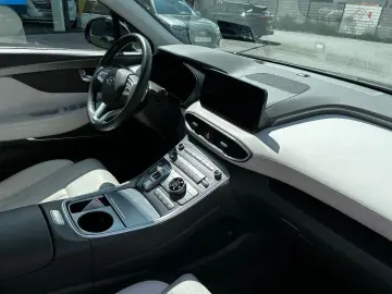 HYUNDAI Santa Fe Signature Plug-In Hybrid 4WD