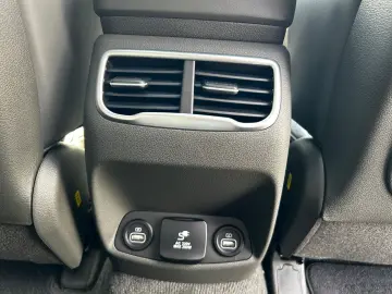 HYUNDAI Santa Fe Signature Plug-In Hybrid 4WD