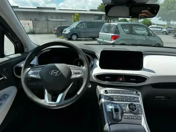 HYUNDAI Santa Fe Signature Plug-In Hybrid 4WD