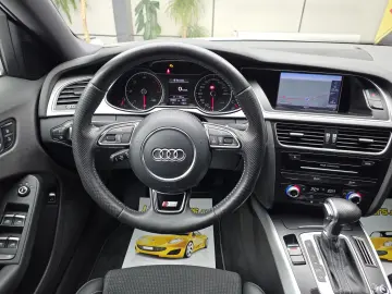 Audi A4 2.0TDI   177cp  S-Line