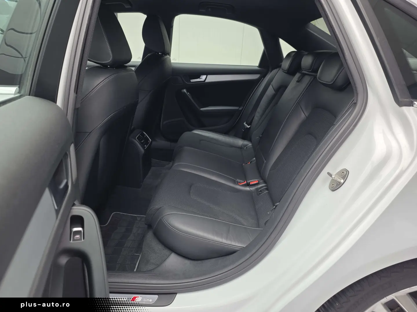 Audi A4 2.0TDI   177cp  S-Line