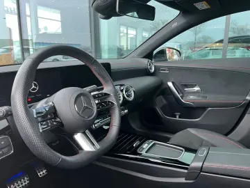 MERCEDES-BENZ CLA 200 Coupé AMG Line  LED Pano Keyless