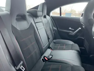 MERCEDES-BENZ CLA 200 Coupé AMG Line  LED Pano Keyless