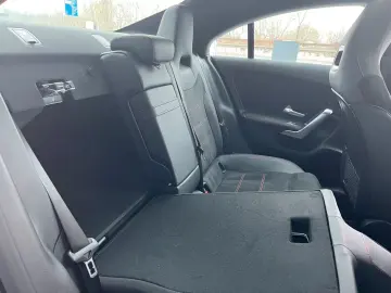 MERCEDES-BENZ CLA 200 Coupé AMG Line  LED Pano Keyless