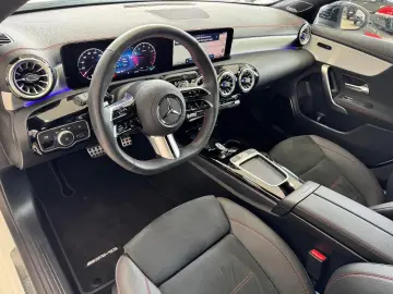 MERCEDES-BENZ CLA 200 AMG Line Edition Night Pano Burm. ACC