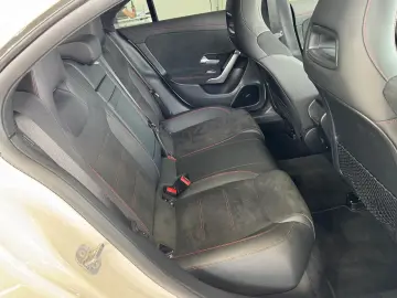 MERCEDES-BENZ CLA 200 AMG Line Edition Night Pano Burm. ACC