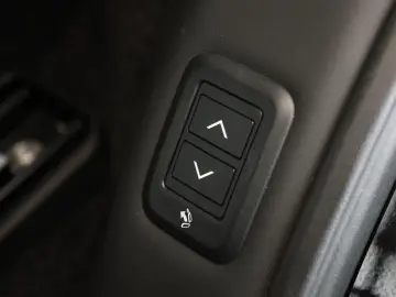 LAND ROVER Range Rover D350 Autobiography LWB 7 Pano AHK 23