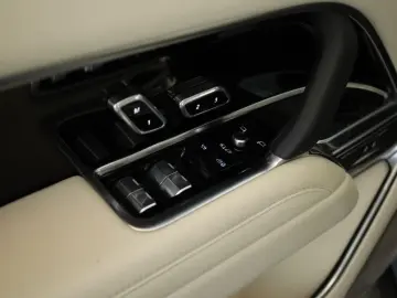 LAND ROVER Range Rover D350 Autobiography LWB 7 Pano AHK 23