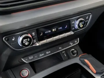 AUDI SQ5 3.0 TDI quattro basis Pano Kam. Navi Pano LM