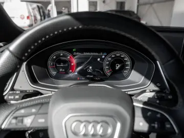 AUDI SQ5 3.0 TDI quattro basis Pano Kam. Navi Pano LM