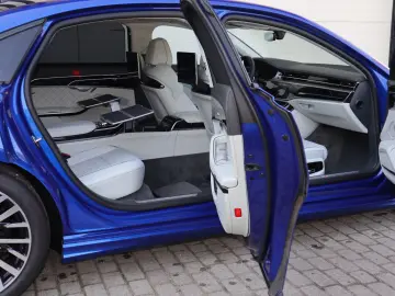 AUDI A8L 60 TFSIe lang EXCLUSIVE S-LINE UPE 183.530 -