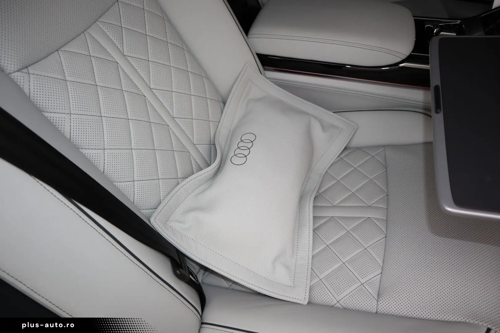 AUDI A8L 60 TFSIe lang EXCLUSIVE S-LINE UPE 183.530 -