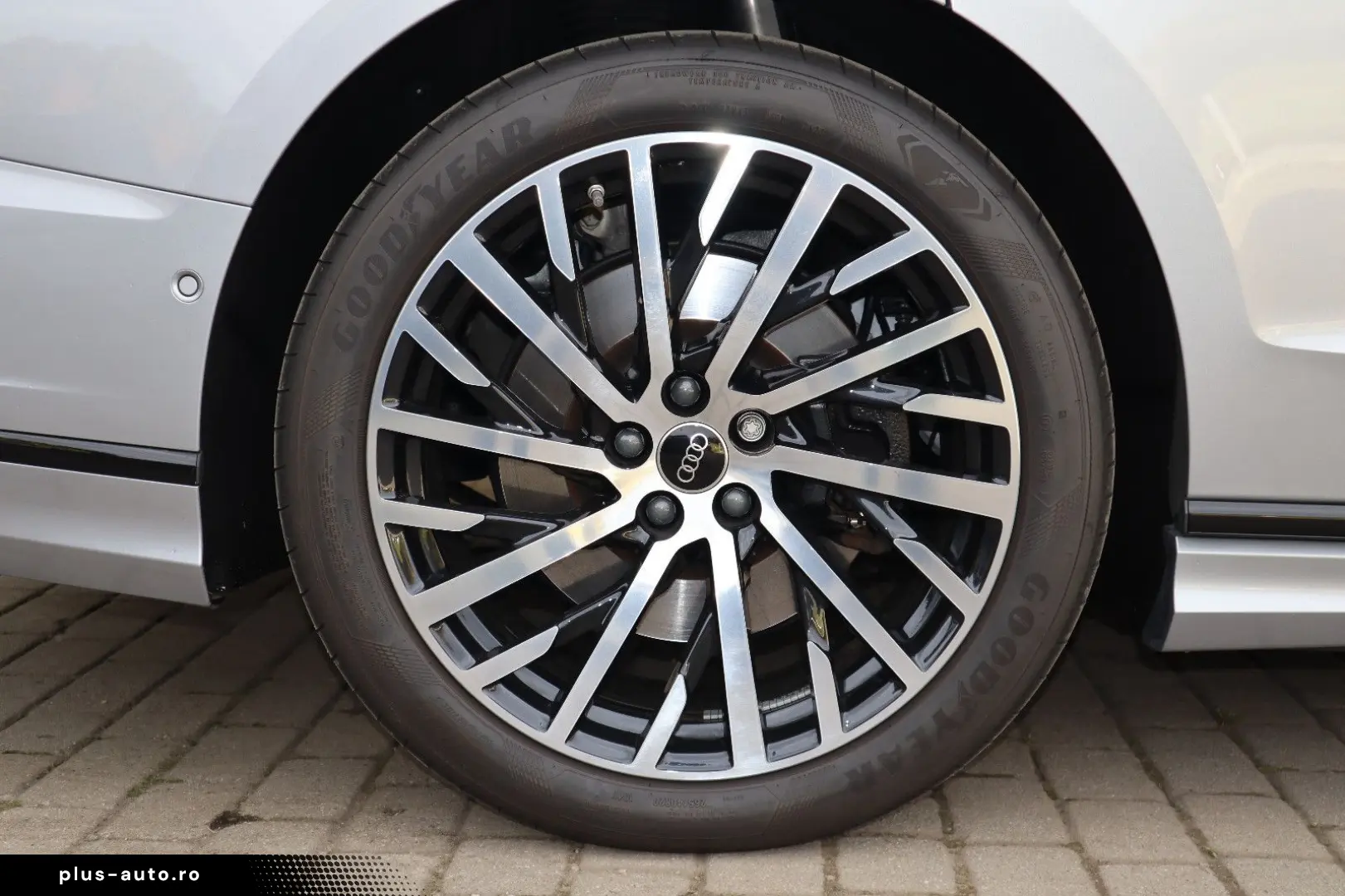 AUDI A8L 60 TFSI e lang EXCLUSIVE S-LINE UPE183.530 -