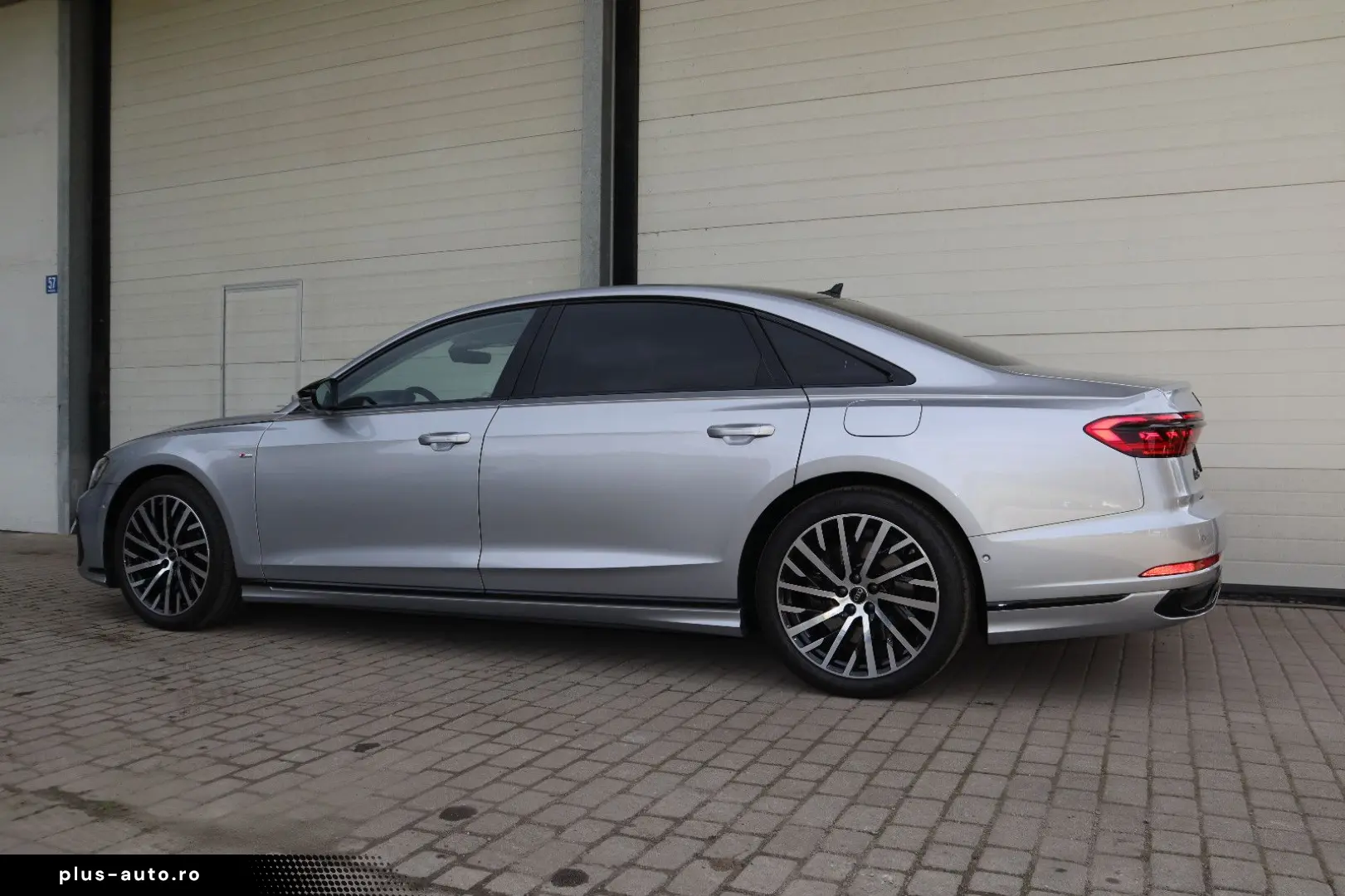 AUDI A8L 60 TFSI e lang EXCLUSIVE S-LINE UPE183.530 -