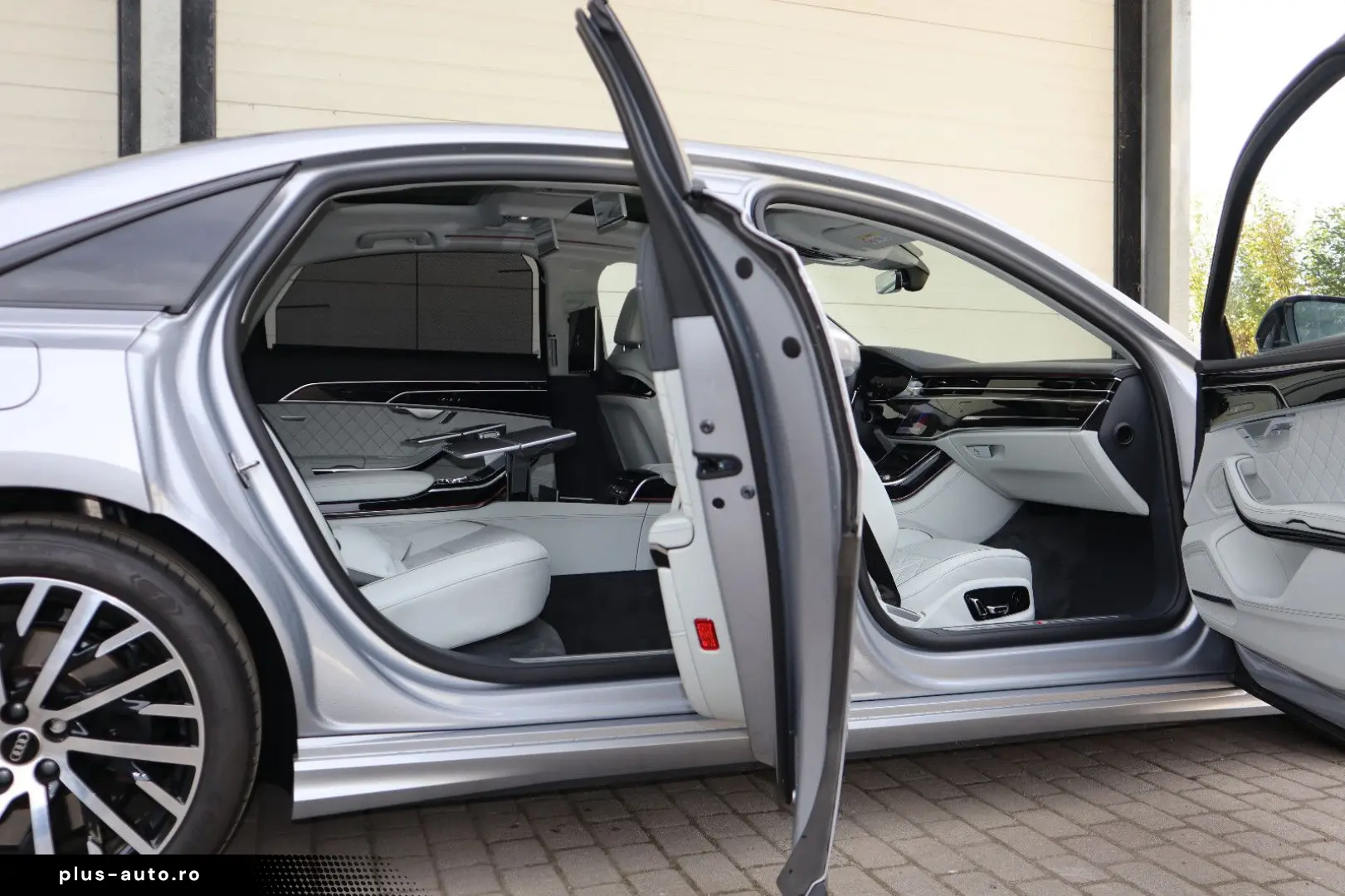 AUDI A8L 60 TFSI e lang EXCLUSIVE S-LINE UPE183.530 -