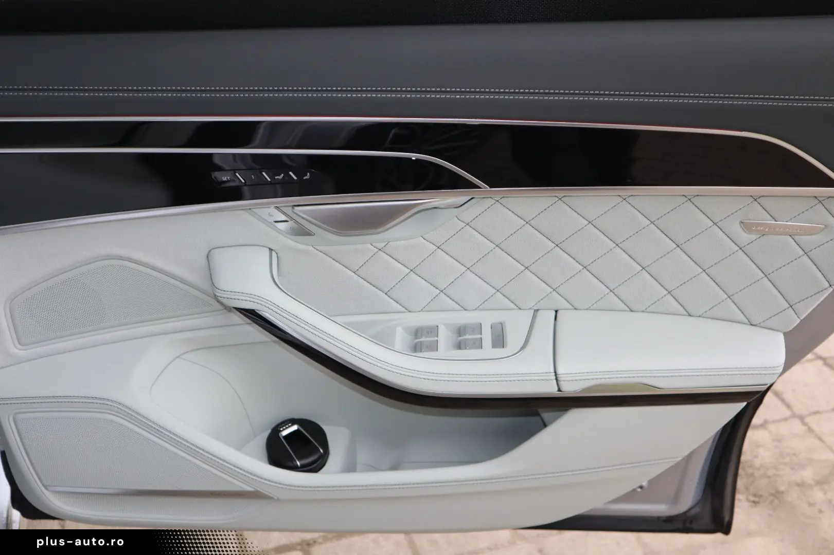 AUDI A8L 60 TFSI e lang EXCLUSIVE S-LINE UPE183.530 -