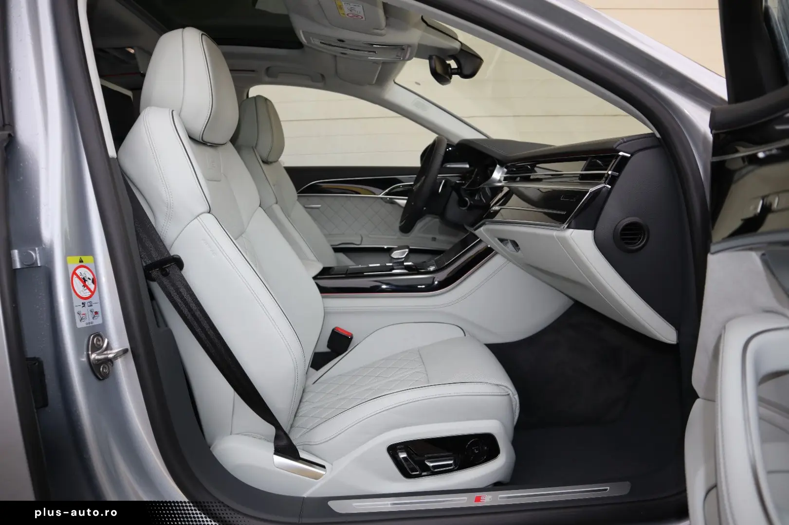 AUDI A8L 60 TFSI e lang EXCLUSIVE S-LINE UPE183.530 -