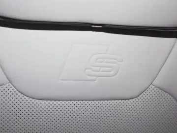 AUDI A8L 60 TFSI e lang EXCLUSIVE S-LINE UPE183.530 -