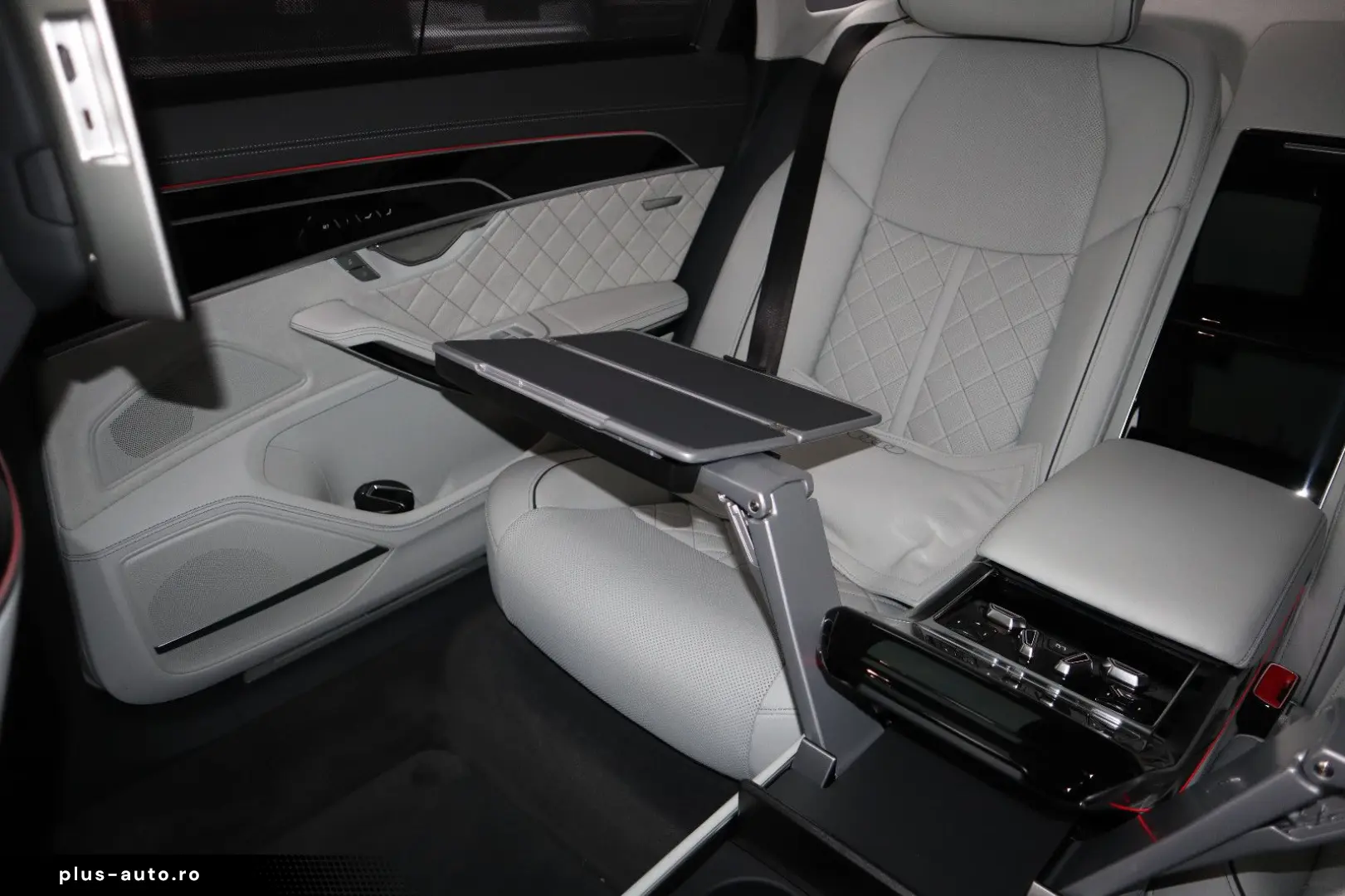 AUDI A8L 60 TFSI e lang EXCLUSIVE S-LINE UPE183.530 -