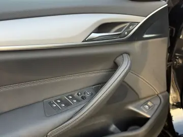 BMW 530d Touring xDrive  INDIVIDUAL EXCLUSIVE VOLL