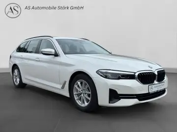 BMW 530d Touring xDrive LED Kamera Leder DAB