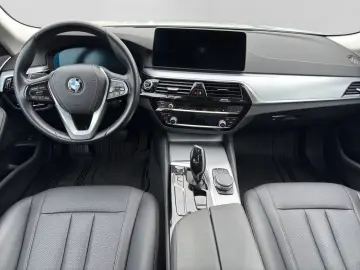 BMW 530d Touring xDrive LED Kamera Leder DAB