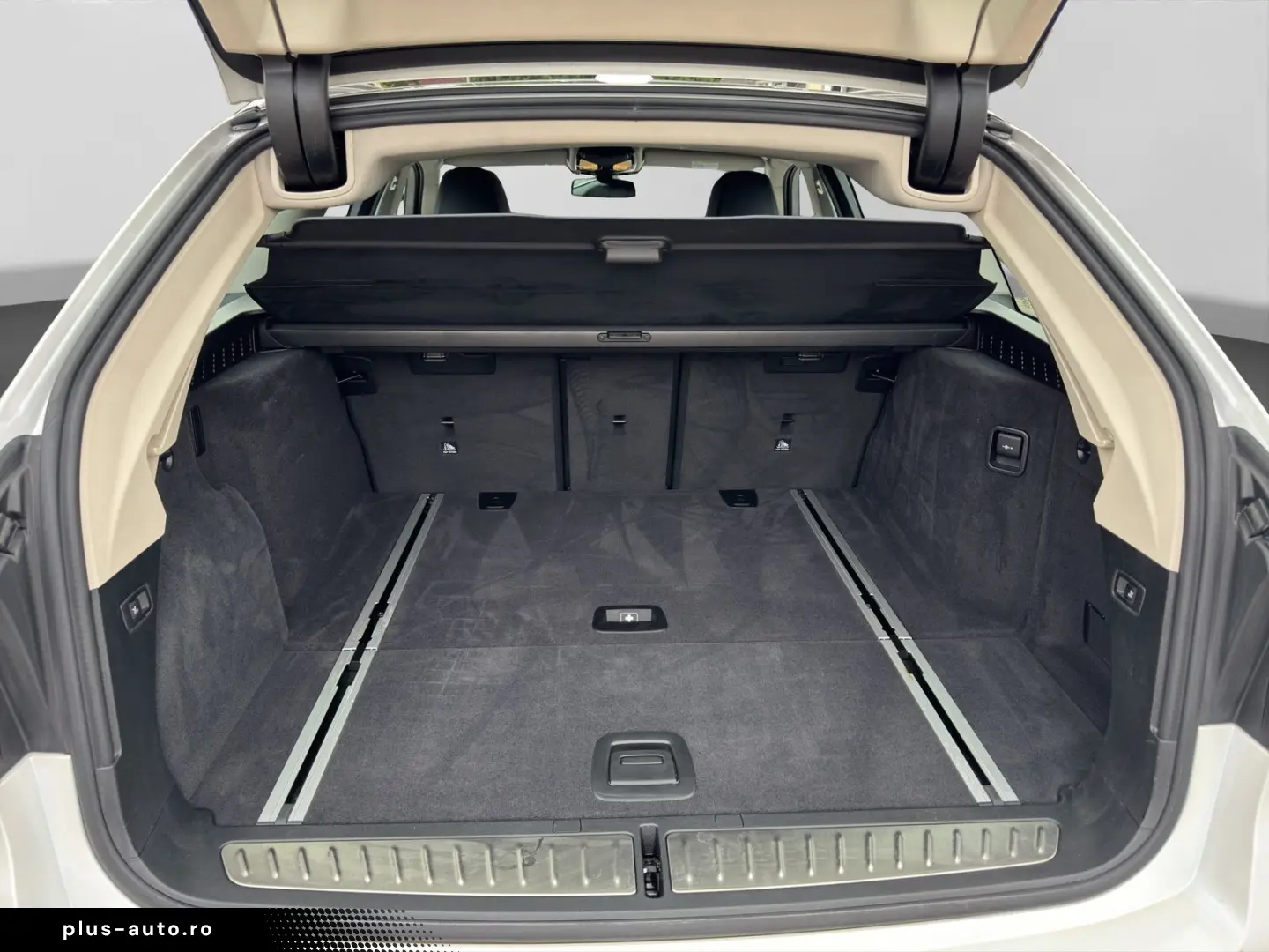 BMW 530d Touring xDrive LED Kamera Leder DAB