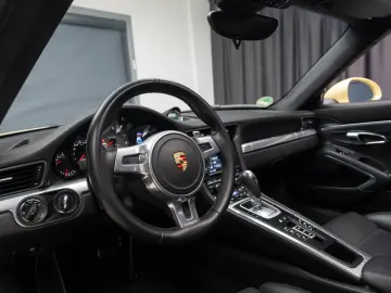 Porsche 911 Carrera 4s