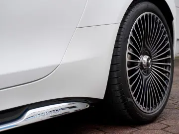 MERCEDES-BENZ SL 680 MAYBACH MONOGRAM SERIES WHITE AMBIENCE