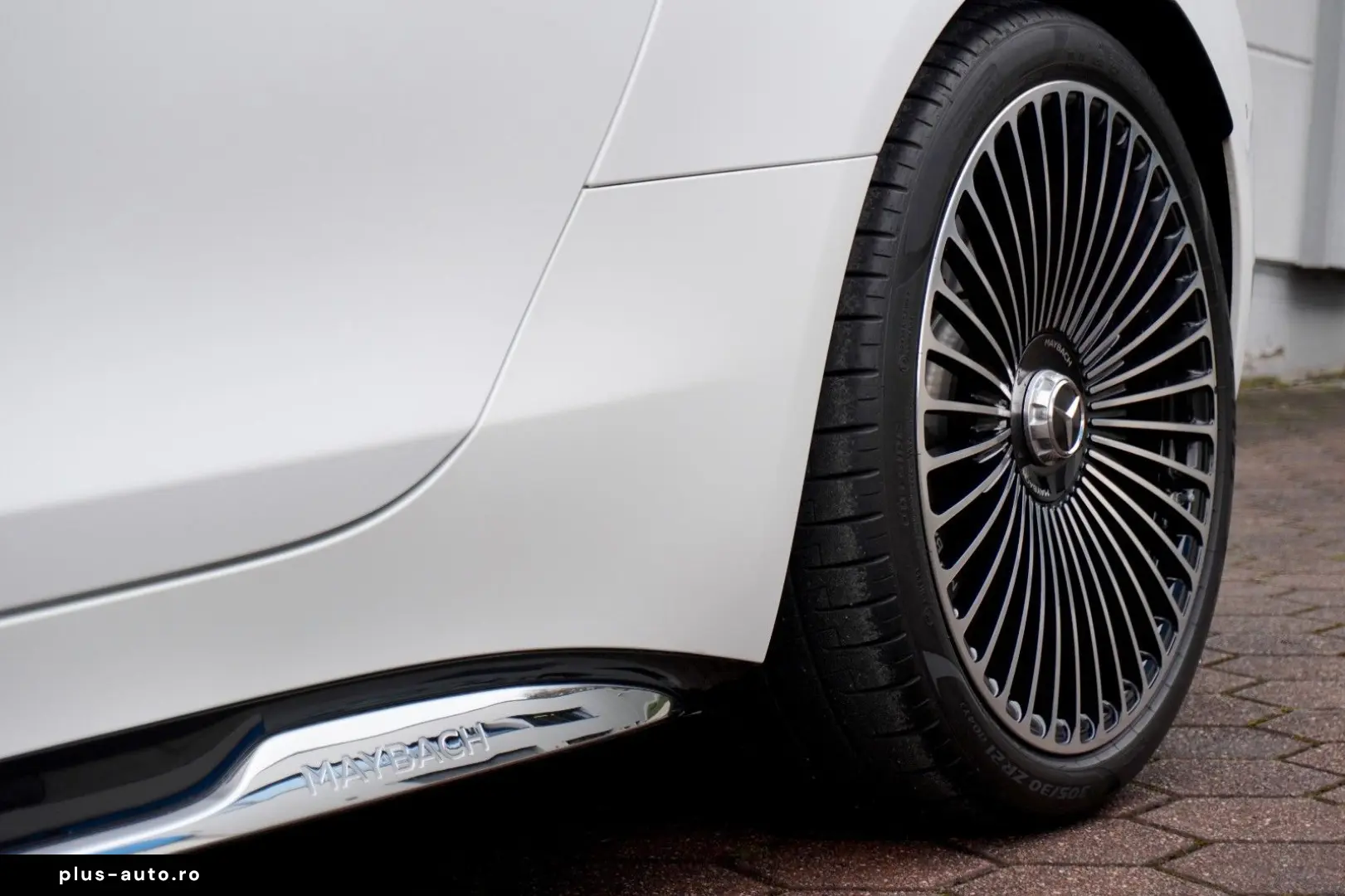 MERCEDES-BENZ SL 680 MAYBACH MONOGRAM SERIES WHITE AMBIENCE