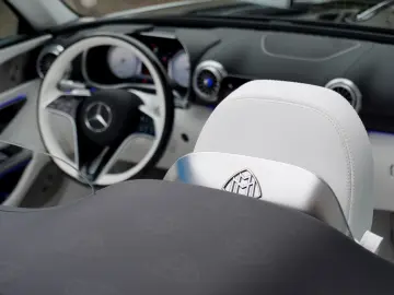 MERCEDES-BENZ SL 680 MAYBACH MONOGRAM SERIES WHITE AMBIENCE