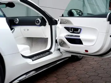 MERCEDES-BENZ SL 680 MAYBACH MONOGRAM SERIES WHITE AMBIENCE