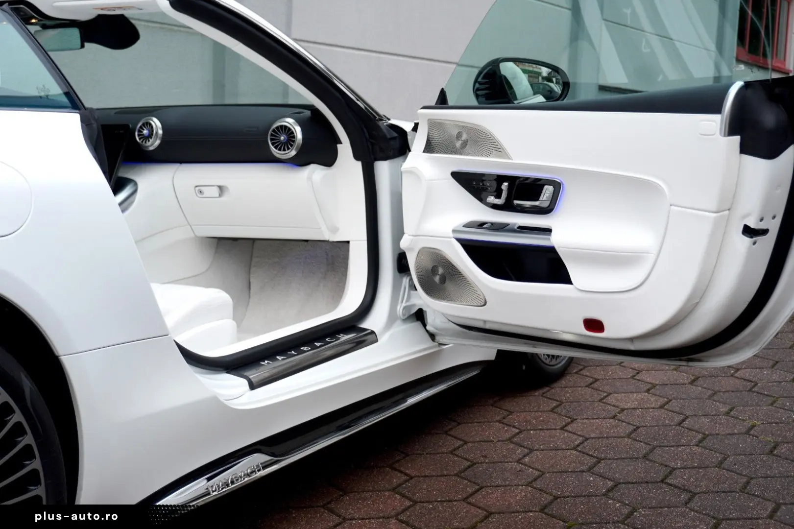 MERCEDES-BENZ SL 680 MAYBACH MONOGRAM SERIES WHITE AMBIENCE