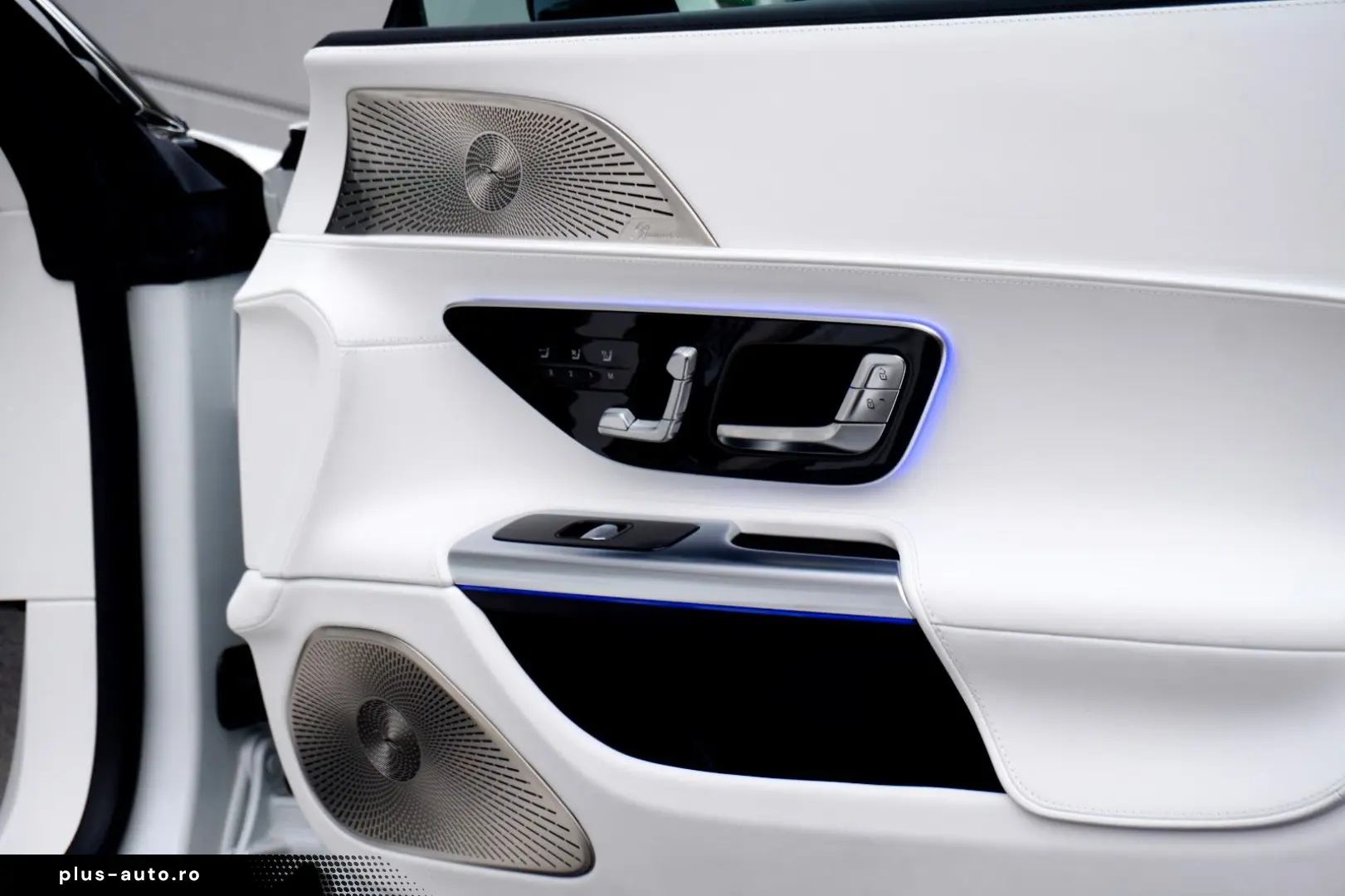 MERCEDES-BENZ SL 680 MAYBACH MONOGRAM SERIES WHITE AMBIENCE