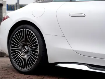 MERCEDES-BENZ SL 680 MAYBACH MONOGRAM SERIES WHITE AMBIENCE