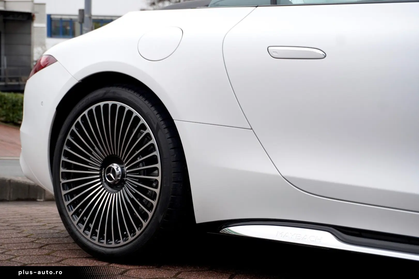 MERCEDES-BENZ SL 680 MAYBACH MONOGRAM SERIES WHITE AMBIENCE