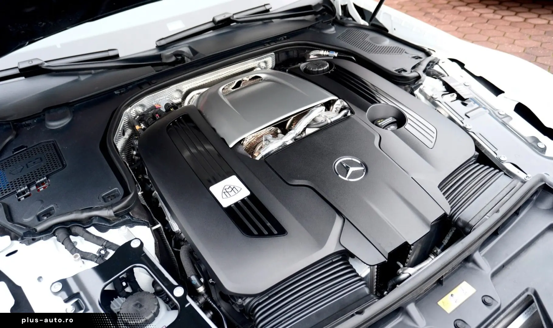 MERCEDES-BENZ SL 680 MAYBACH MONOGRAM SERIES WHITE AMBIENCE