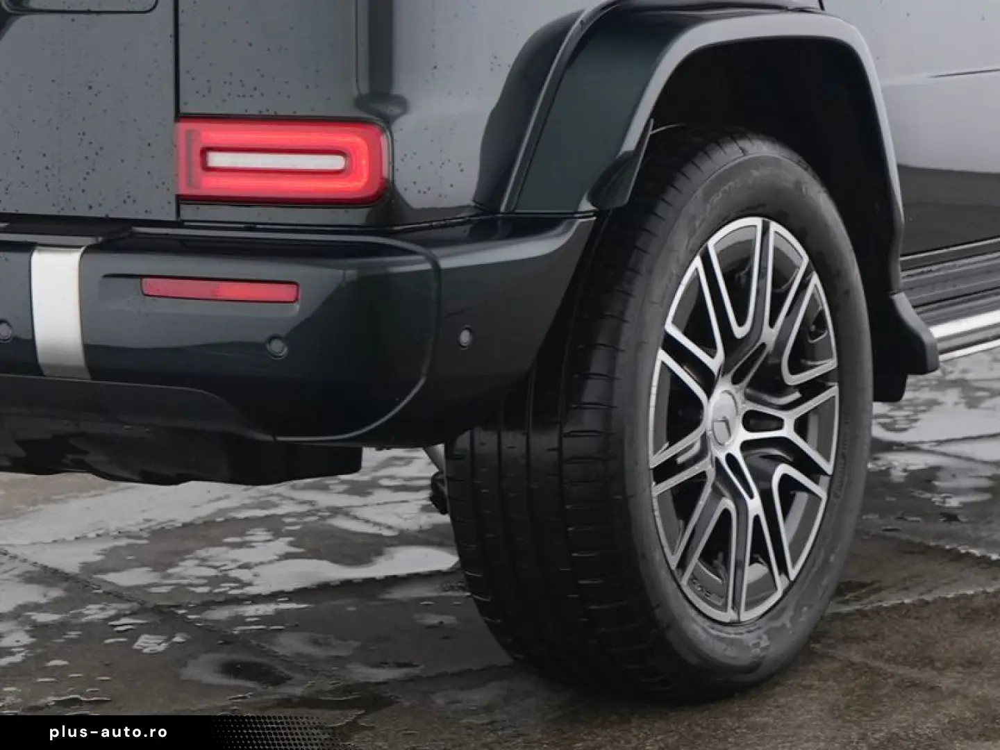 MERCEDES-BENZ G 450 d AMG Massage Standhz SHD AHK 20 Zoll