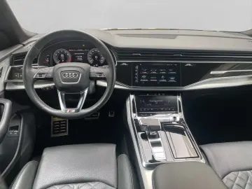 AUDI Q8 55TFSI e quattro S