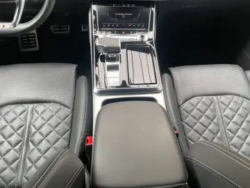 AUDI Q8 55TFSI e quattro S