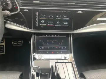 AUDI Q8 55TFSI e quattro S