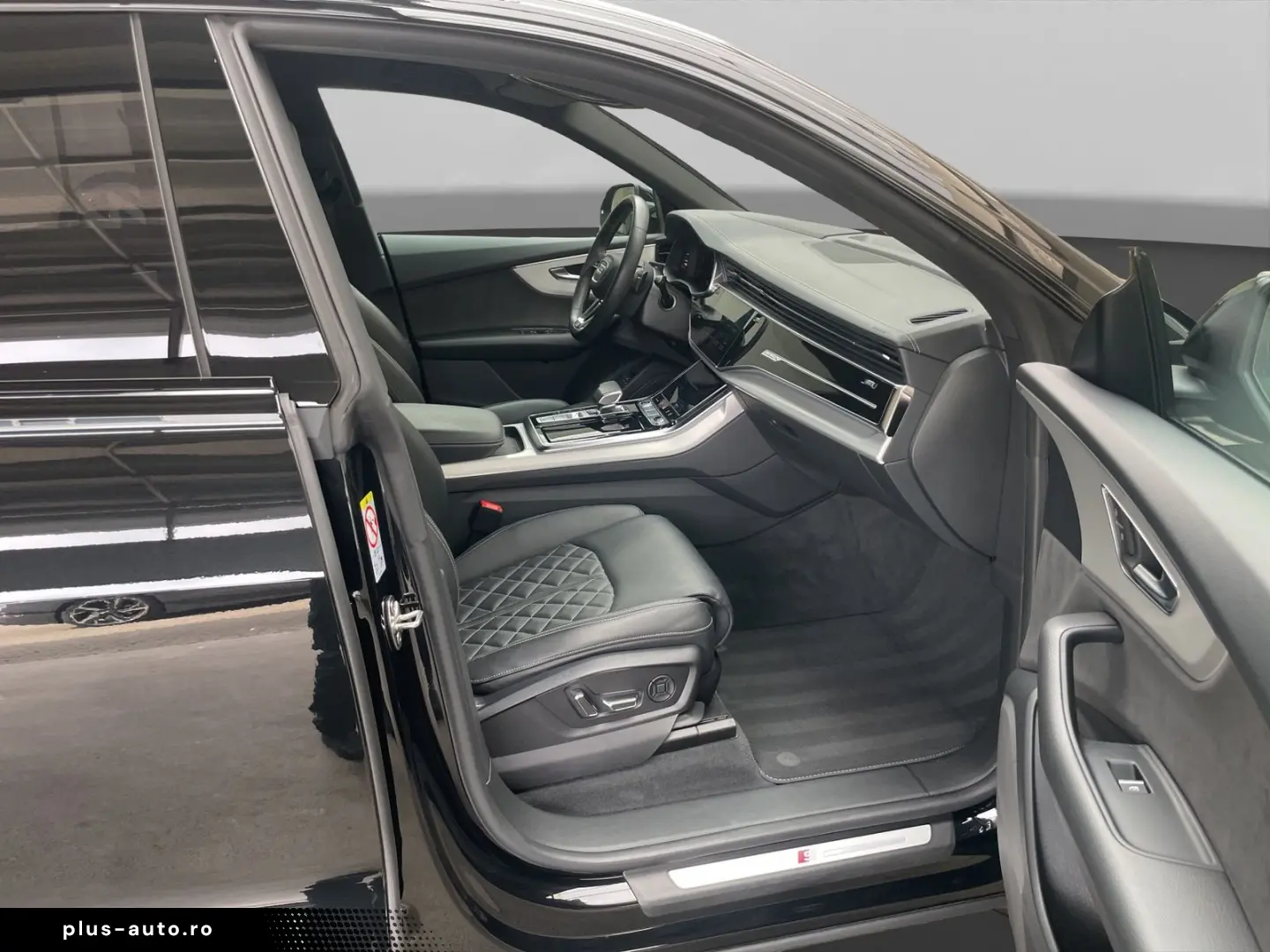 AUDI Q8 55TFSI e quattro S