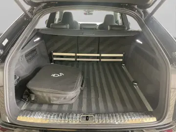 AUDI Q8 55TFSI e quattro S